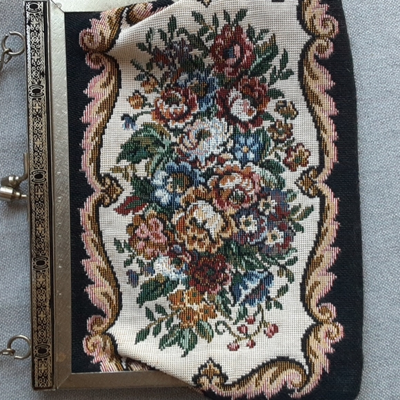 Vintage cross-stitch, carpet bag - Picture 2 of 9
